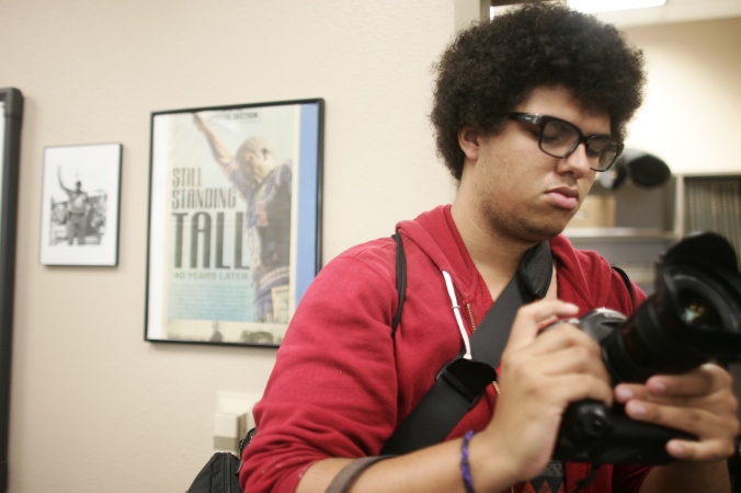 David Early gets acquainted with his photo gear. // Photo by Hannah Chebeleu, Mosaic Staff Photographer